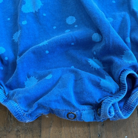 Joah love blue splatter romper - Picture 2 of 7